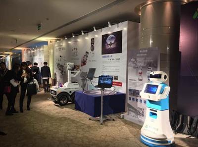 中智科創機器人亮劍雅居樂發布會發力智慧社區建設